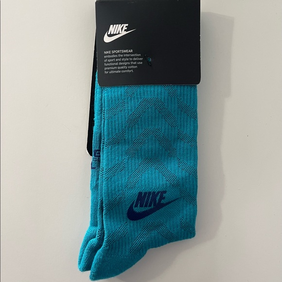 Nike Sportswear Crew Socks - Picture 1 of 2